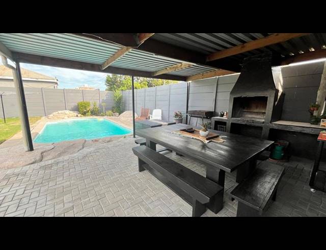 3 BEDROOM HOUSE FOR SALE IN TOWNSEND ESTATE